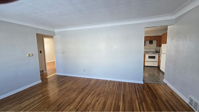 Photo - 1920 Pickle Rd