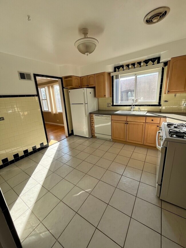 Photo - 2553 W North Shore Ave