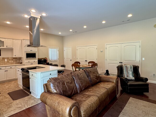 Photo - 1220 Davis Ferry Rd