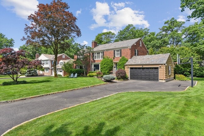 Building Photo - 71 Whiteoak Dr