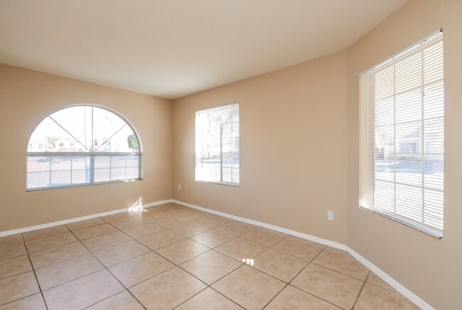 Photo - 969 E Elgin St