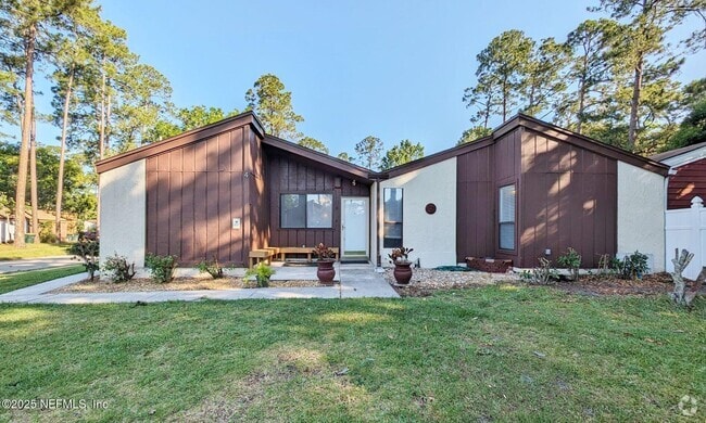 Building Photo - 2511 Whispering Woods Blvd Rental