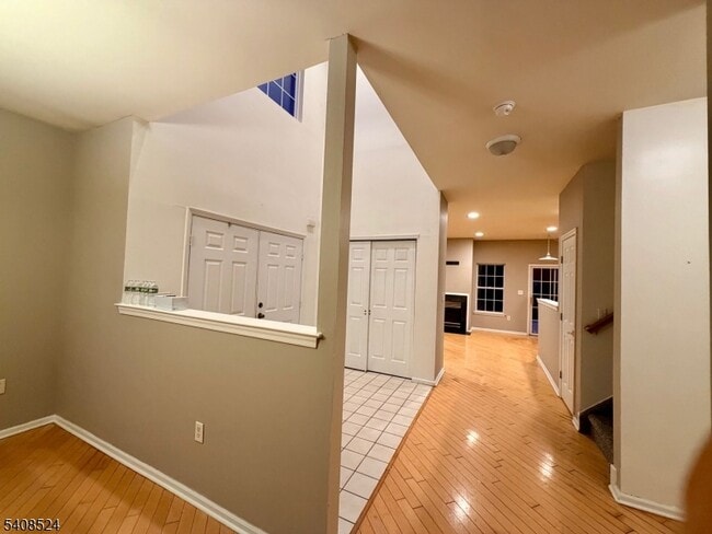 Building Photo - 43 Windsor Dr