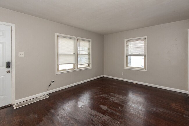 Photo - 320 Millman Dr