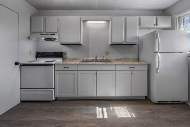 Building Photo - Beautiful Duplex Located near Downtown Columbia!