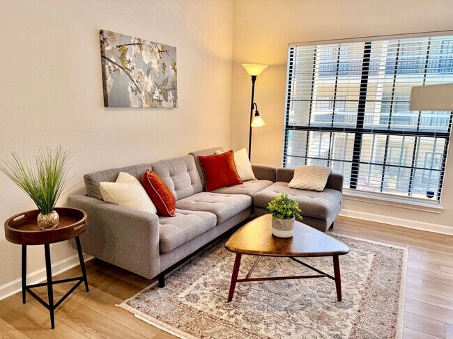 4800 W Lovers Ln Unit 111