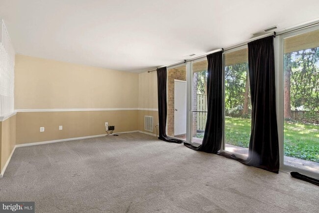 Building Photo - 752 Quince Orchard Blvd Unit 752-T1 Rental