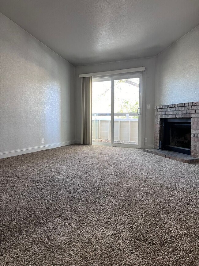 Photo - 530 E Patriot Blvd