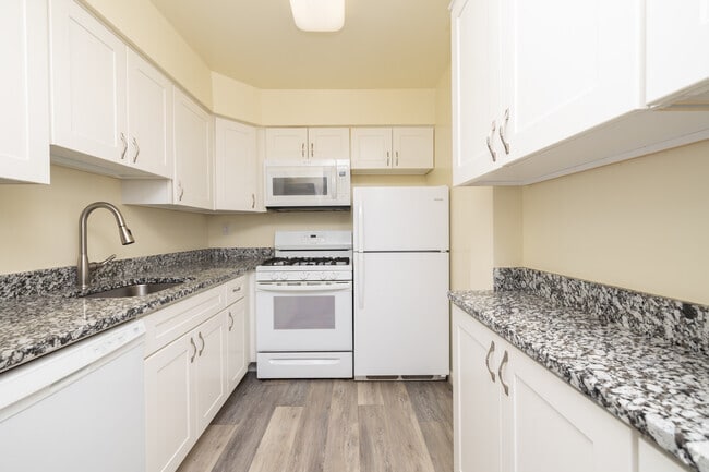 2 Bedroom - Kitchen - 170 Lakeside Apartments