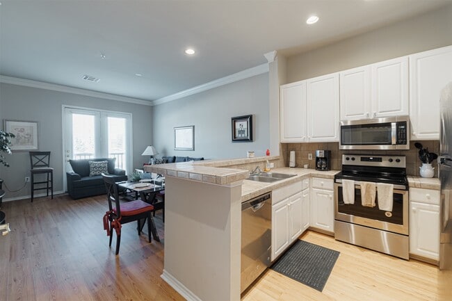 Building Photo - 2400 McCue Rd Unit 248