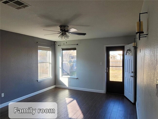 Photo - 204 Phillips St