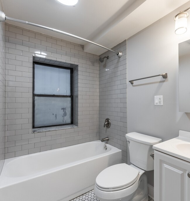 Photo - 5742 N Winthrop Ave Unit O12