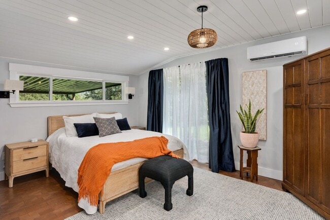 Photo - 1596 Ronne Dr