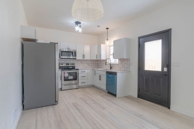 Photo - 3 Bedroom Single Family Unit 121 River St