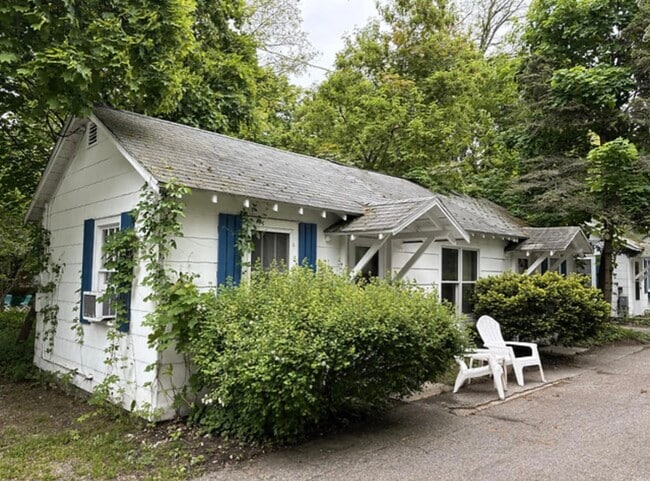 Building Photo - 853 E Front St Rental