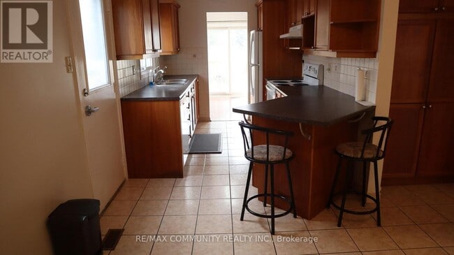 Photo - 172 Bellamy Rd N