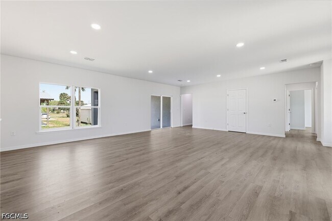 Photo - 1406 Ford Cir