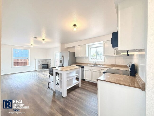 Photo - 860 S 68th St