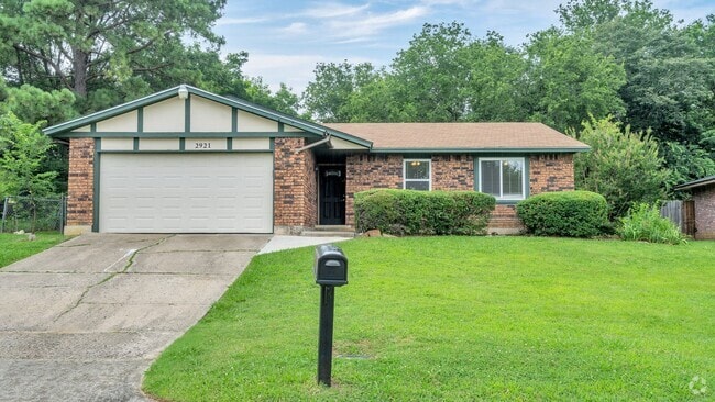 Building Photo - Beautifully Redone 3 Bedroom House! Availa...