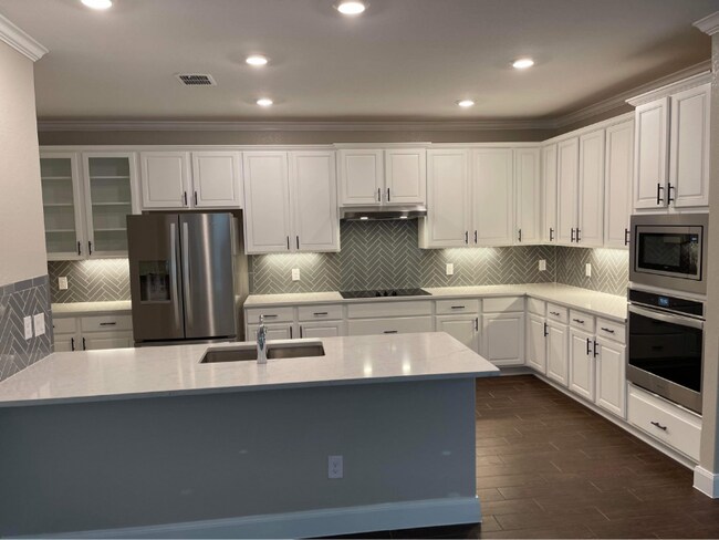 Photo - 704 Shoal Crk