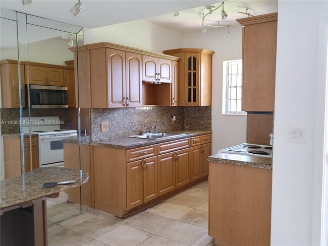 Photo - 421 NE 1st St Unit 108