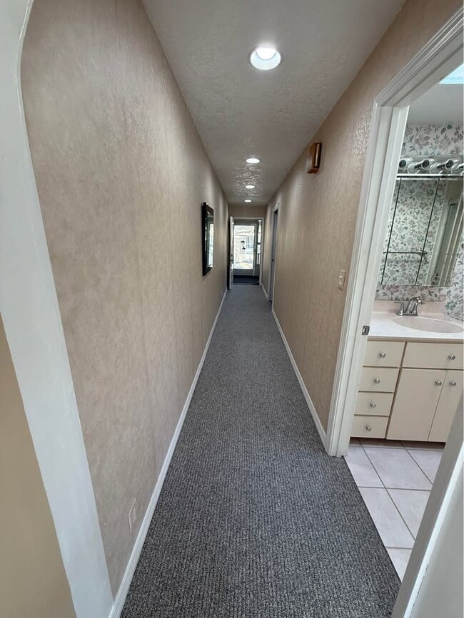 Photo - 525 Oak Cove Rd