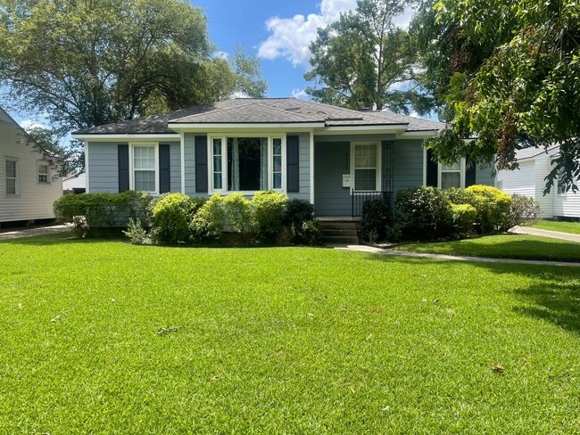 Building Photo - Broadmoor Gem! Move In Ready So Hurry!