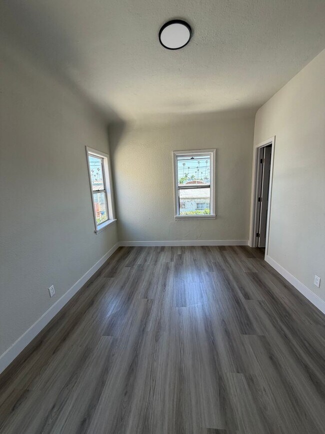 Photo - 1044 W 42nd Pl Unidad 1044 1/2