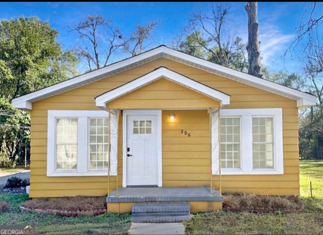 Building Photo - 305 Chestnut St