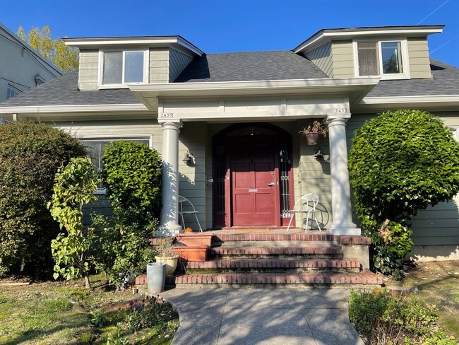 Building Photo - Cro02 - NW Northrup Unit 2433