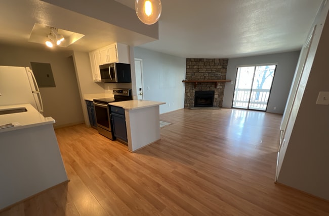 Photo - Beautifully Maintained Ground Level 2 Bed,... Unit 1-105