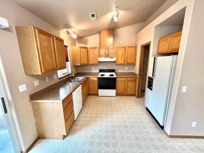 Photo - h978 - 980 Unit 978