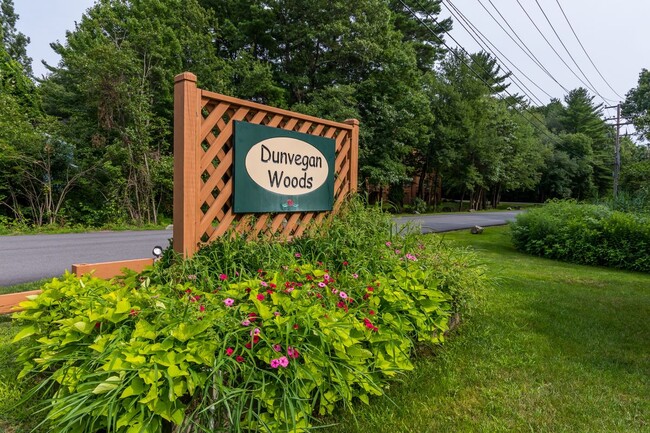 Photo - 87 Dunvegan Wds Dr