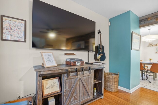 Photo - 914 Warren St