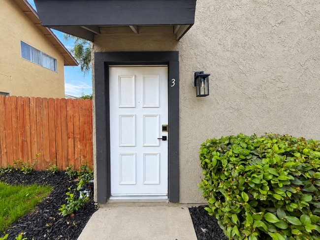 1708 E Fairfield Ct Unidad 3