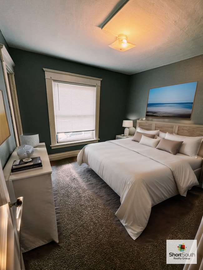 Photo - Updated 3 bed 1 bath upper apartment in Lansing