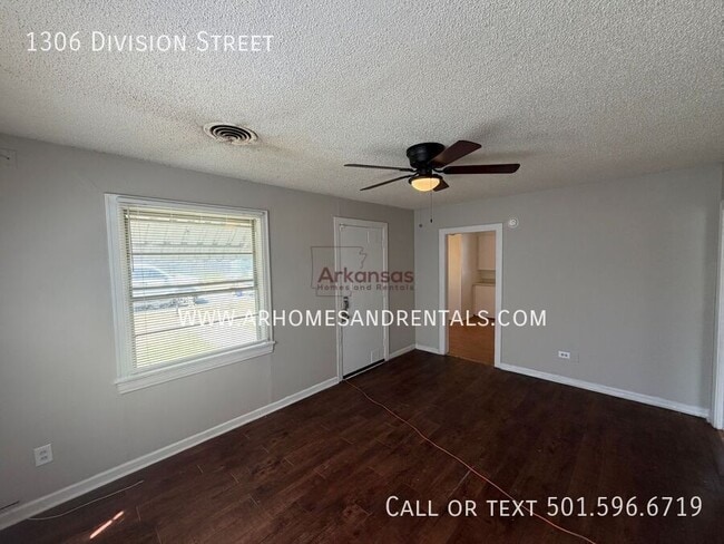 1306 Division St