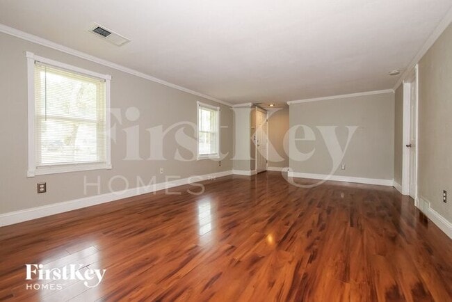 Photo - 5548 NE 58th St