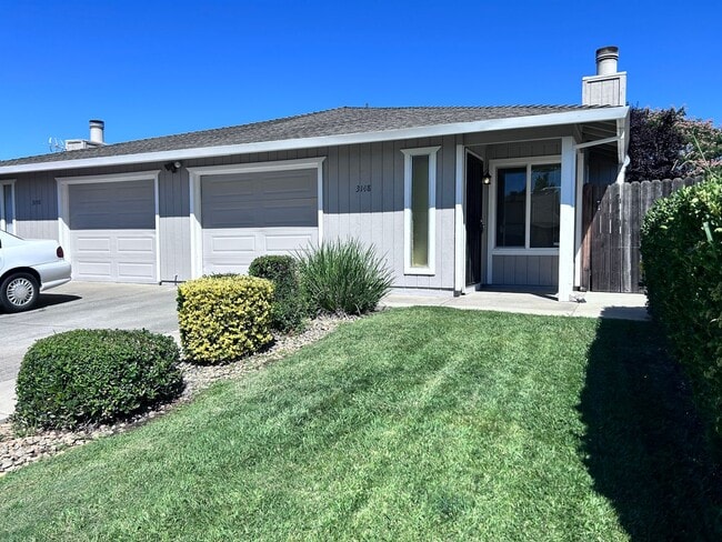 Building Photo - 3148-3150 Laurelhurst Drive Unit 3148 Laurelhurst Drive