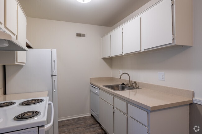 1BR, 1BA - 764SF - Kitchen - Waters Edge Estates