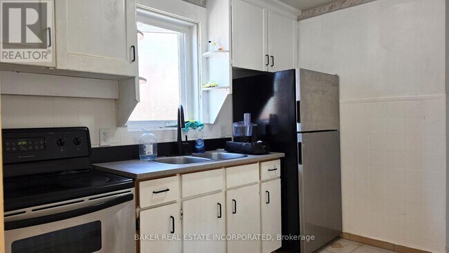 Photo - 739 Vaughan Rd
