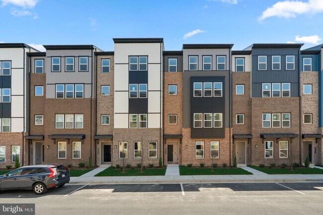 Building Photo - 10011 -A American Pharoah Ln Rental