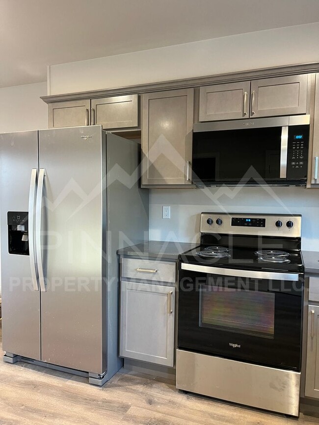 15 Chicago Ave Unit B