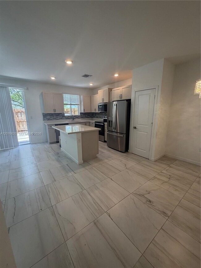 Photo - 2355 SE 10th St