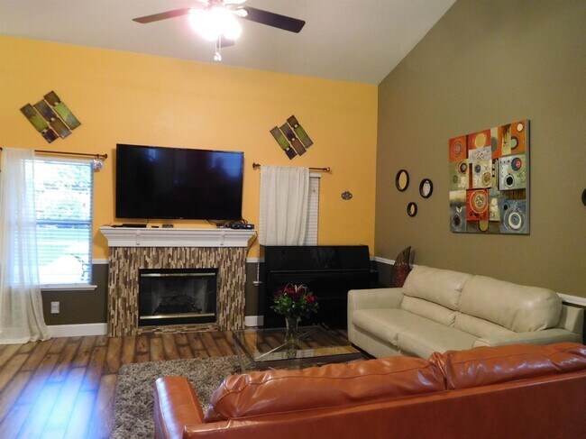 Photo - 1877 E Turnberry Ave