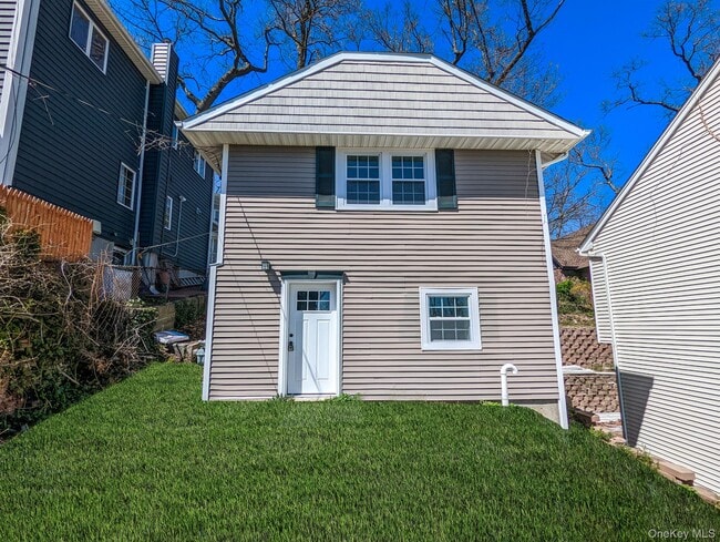13 Woodland Ln