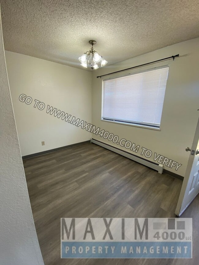 Photo - 3043 Shawnee Pl