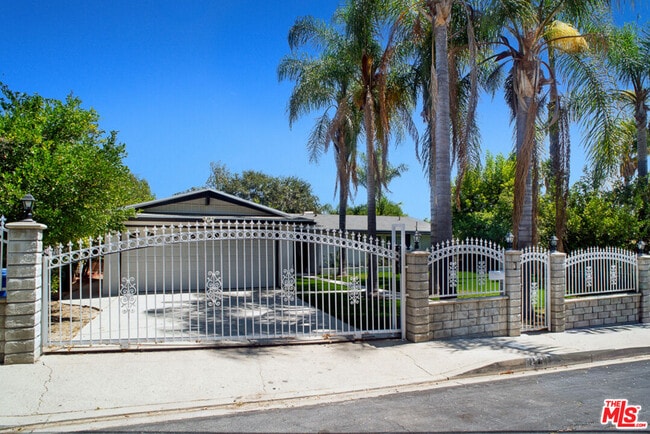 Photo - 20447 Coulson St