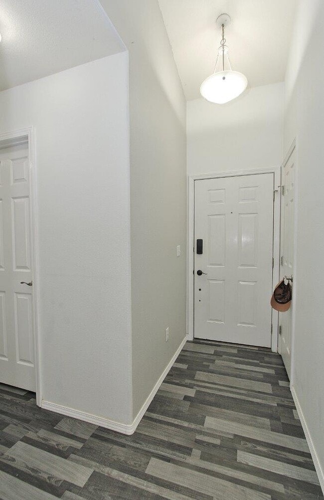 Photo - 1915 W Mulhuland Ct