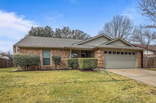 Photo - 324 Sioux St